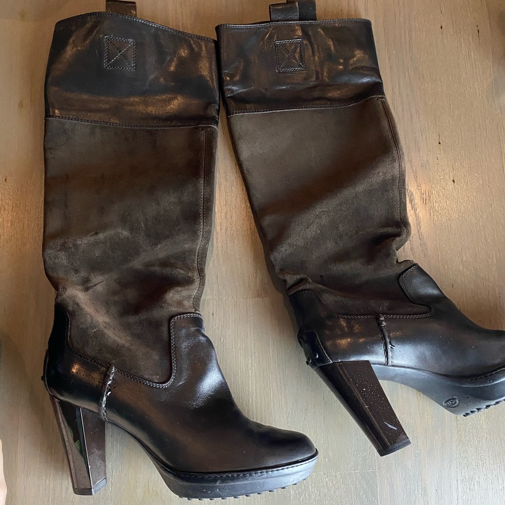 Suede and leather Tod’s knee boots